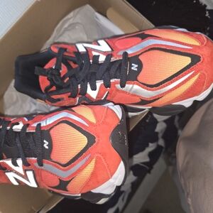 New Balance Red and Black Sneakers with Dynamic Design